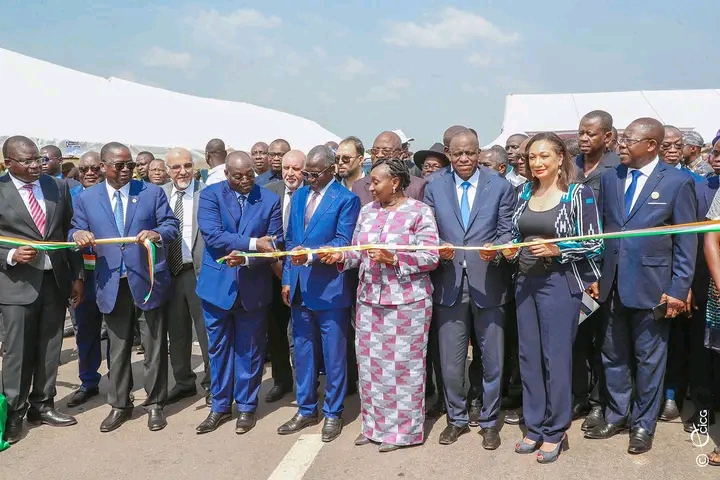 L'autoroute Yamoussoukro-Tiébissou inaugurée ce vendredi 16 décembre 2022, est une infrastructure moderne longue de 37 km et construite à hauteur de 82,7 milliards de FCFA. 