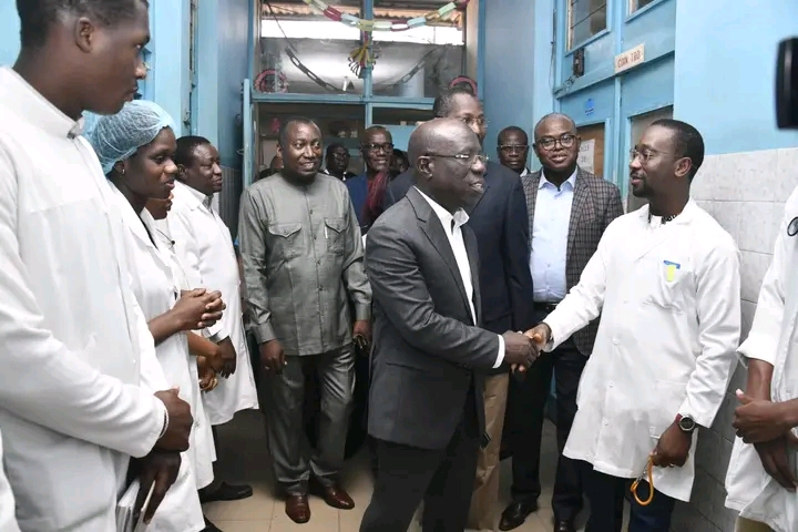 Le Centre Hospitalier Universitaire, CHU de Bouaké a reçu la visite du Directeur de Cabinet du Ministre de la Santé, de l'Hygiène Publique et de la Couverture Maladie Universelle, Pierre N'gou Dimba. C’était le lundi 30 janvier 2023.