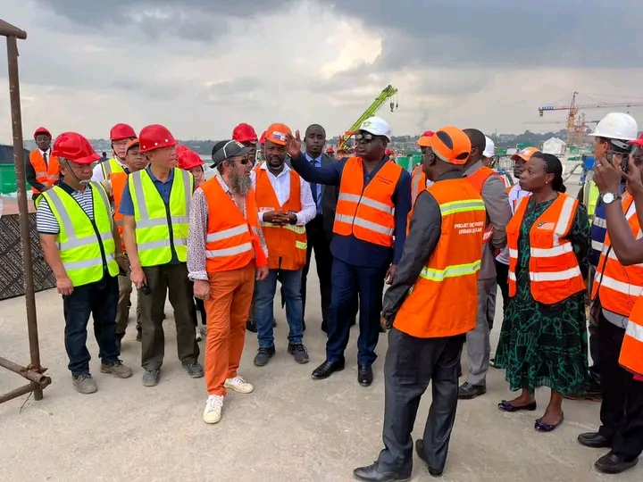 D’une longueur totale de 7,2 km, le 4ème pont d'Abidjan dont les travaux ont été lancés en 2018 pour une durée initiale de 30 mois, a nécessité un investissement de 142 milliards de FCFA.