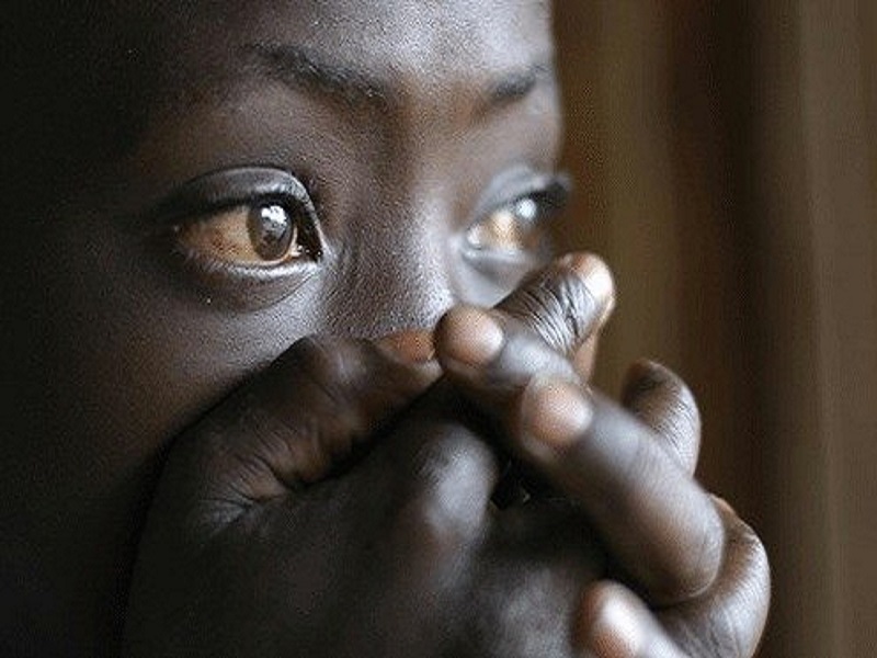 Le présumé violeur de mineure est de nationalité Nigérienne et âgée d'environ 30 ans. Il a été maitrisé par les membres de la famille