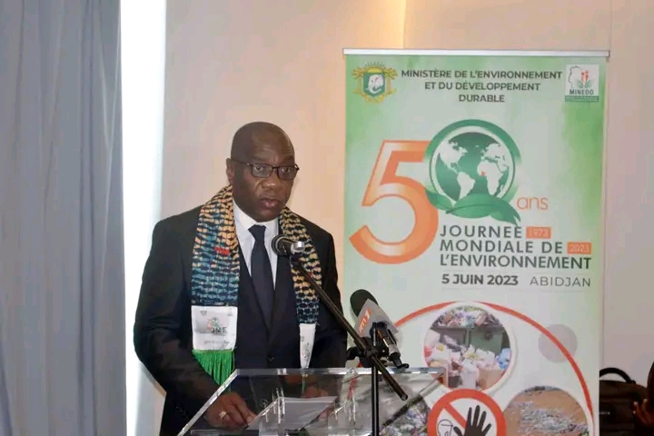 Le Vice-président de la Banque Africaine de Développement (BAD), M. Kevin Kariuki, il a félicité le progrès de la Côte d'Ivoire dans la lutte contre la pollution plastique