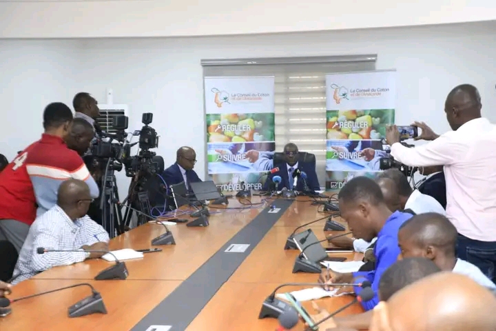 La campagne de commercialisation de Noix de Cajou a été ouverte le 10 février 2023 par le gouvernement avec un prix plancher obligatoire de 315 FCFA/kg aux producteurs