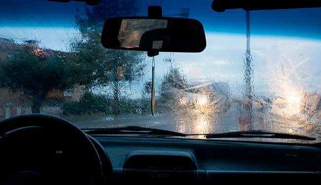 Le Ministère des Transports, à travers l'Office de Sécurité Routière (OSER), mène depuis quelques semaines une campagne de sensibilisation sur la conduite par cette saison des pluies.