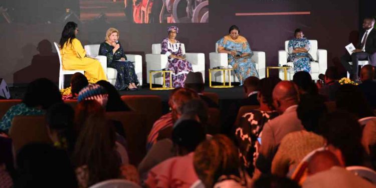 Cette conférence plénière dont le thème : « 20 ans au service des plus vulnérables d’Afrique » a été l’occasion pour les Premières Dames africaines d’échanger sur les défis et les enjeux qui restent à relever dans les différents domaines d’action de l’OPDAD.