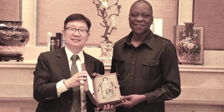 Le ministre ivoirien des Transports Amadou Koné a conduit une délégation de son ministère sur invitation du groupe chinois CHEC( Harbours Engineering Company) en Chine