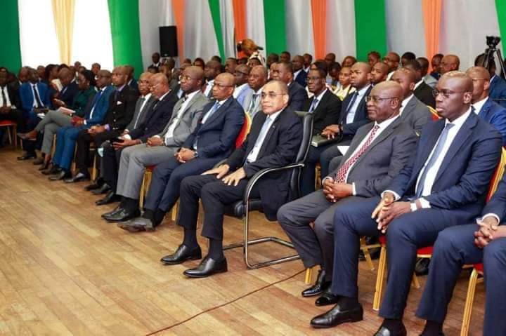 Dans son allocution, le Ministre Adama Coulibaly a rappelé les performances économiques de la Côte d’Ivoire, avant de mettre en exergue l’intérêt de ce portail web.