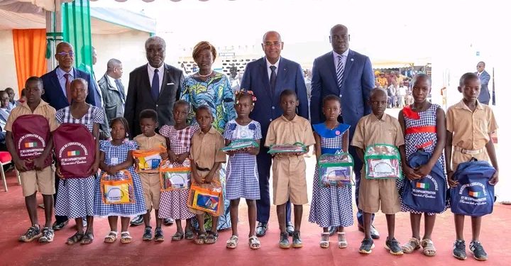la distribution des kits scolaires s’inscrit dans le cadre de la mise en œuvre du Programme Social du Gouvernement et permet d’aborder cette nouvelle année scolaire sous le signe de la confiance. 