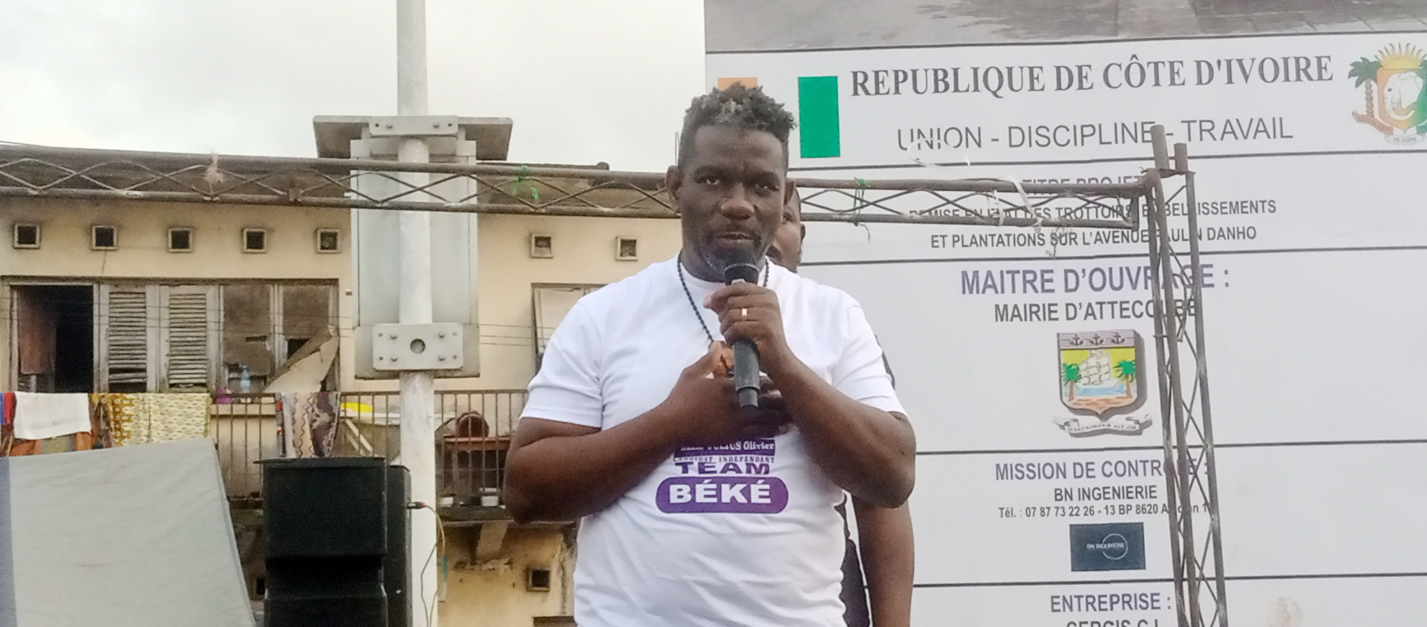 Julius Olivier Béké, candidat indépendant aux élections municipales à Attecoubé a clôturé sa campagne électorale ce jeudi 31 août 2023, au terminus 04 à Attecoubé