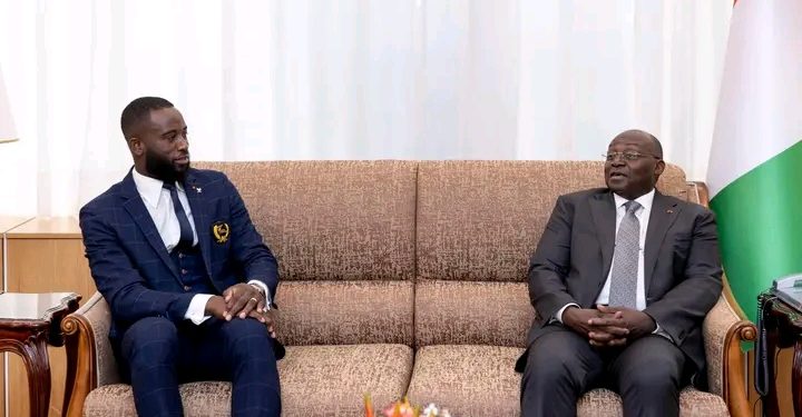 Le Vice-Président de la République, M. Tiémoko Meyliet KONE, a échangé, ce jeudi 21 décembre 2023, au Palais de la Présidence de la République, avec le champion du monde de Taekwondo des plus de 80kg, l’Ivoirien Cheick Sallah CISSE