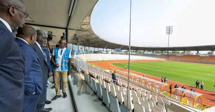 Robert Beugré Mambé passé en revue le Stade Charles Konan Banny de Yamoussoukro qui est doté d’une capacité d’accueil de 20 000 places assises, avec des tribunes couvertes.