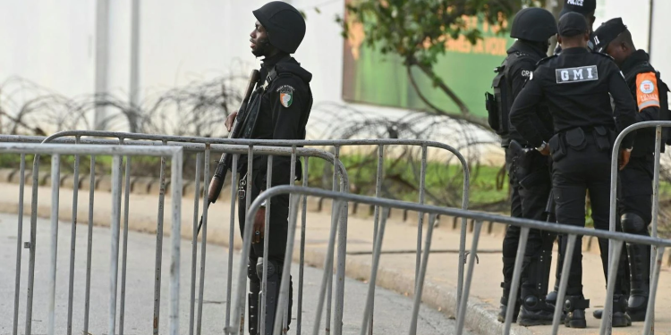 Ce sont 17 370 hommes issus de la Police de la Gendarmerie et des Armées qui ont été mobilisés dans le cadre de l’opération << Mirador >>. Une opération de sécurité visant à sécuriser la période des fêtes de fin d’année.