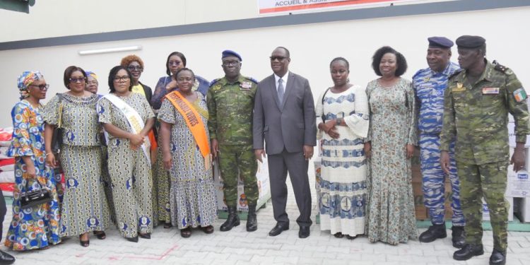 Le Ministre d’Etat, Ministre de la Défense, M. Téné Birahima a procédé, ce mercredi 27 décembre 2023, à l’inauguration du siège social de l’Association des Epouses de Militaires de Côte d'Ivoire (AEMCI)