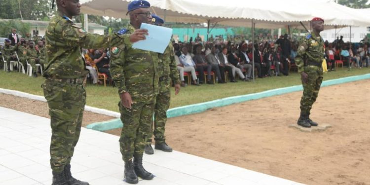 Le Général de Brigade Chérif Ousmane a pris officiellement les commandes de l’Armée de Terre, ce vendredi 05 janvier 2024.