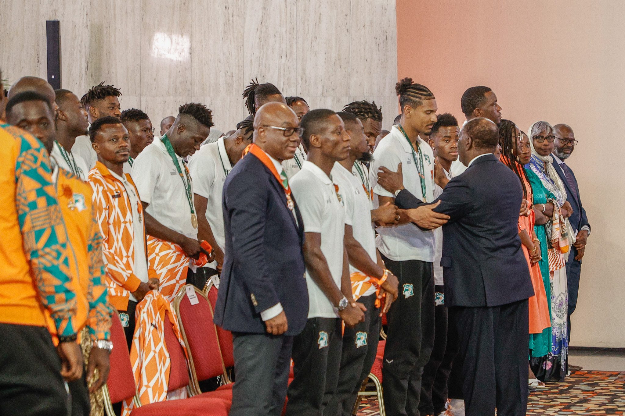 Le chef de l’État, SEM Alassane OUATTARA, à présidé ce mardi 13 février 2024, au palais présidentiel de Côte d’Ivoire la cérémonie de réception officielle de l’équipe nationale