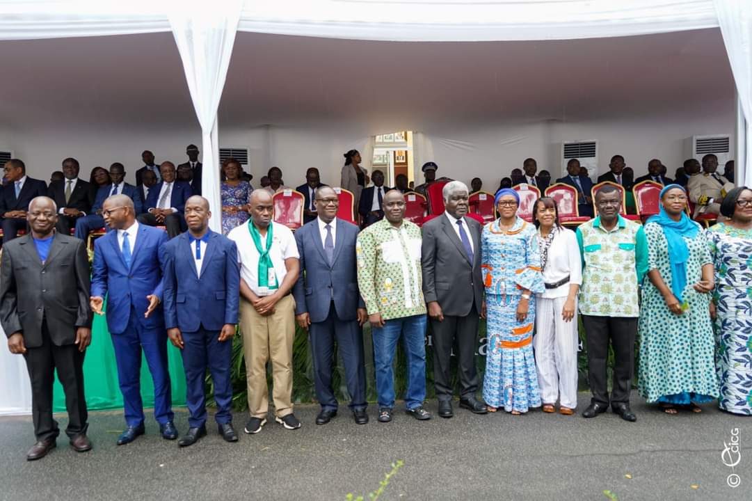 A la faveur de la commémoration de la fête du travail, le Premier Ministre, Robert Beugré Mambé, a présenté le dynamisme de l’économie ivoirienne et les acquis sociaux.