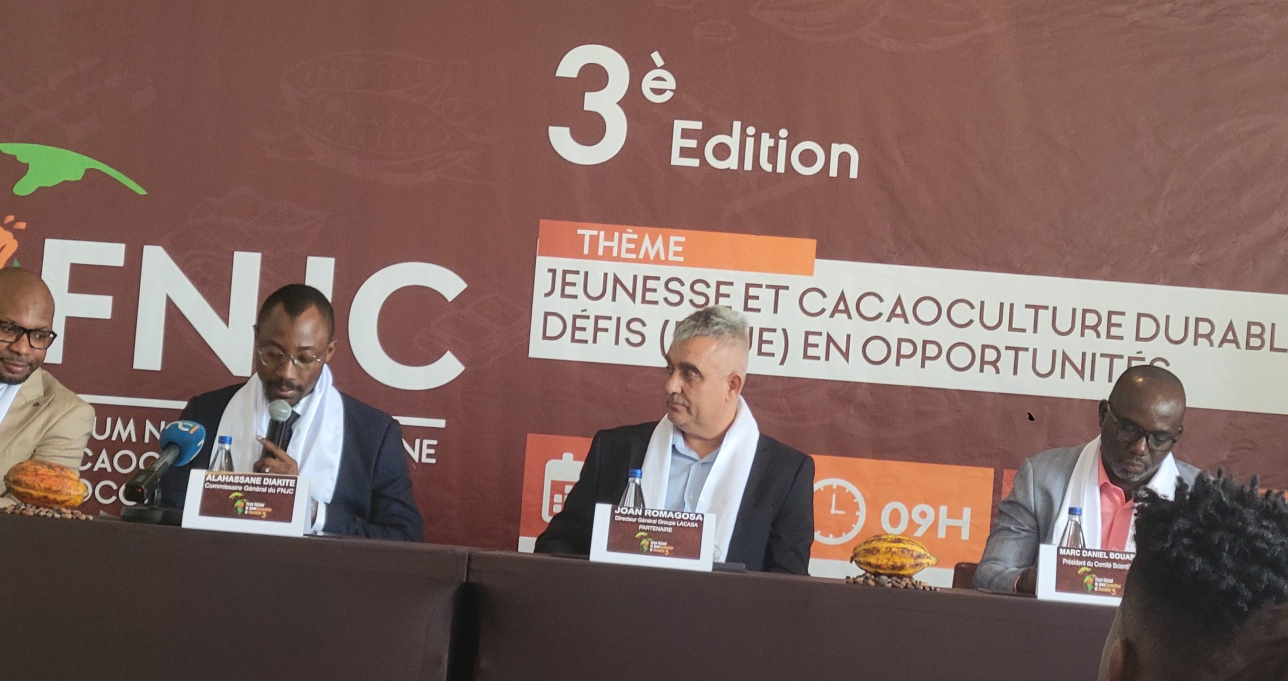 À travers un programme riche en conférences, tables rondes et stands d'exposition, les participants auront l'opportunité de découvrir les innovations et les bonnes pratiques en matière de cacaoculture durable