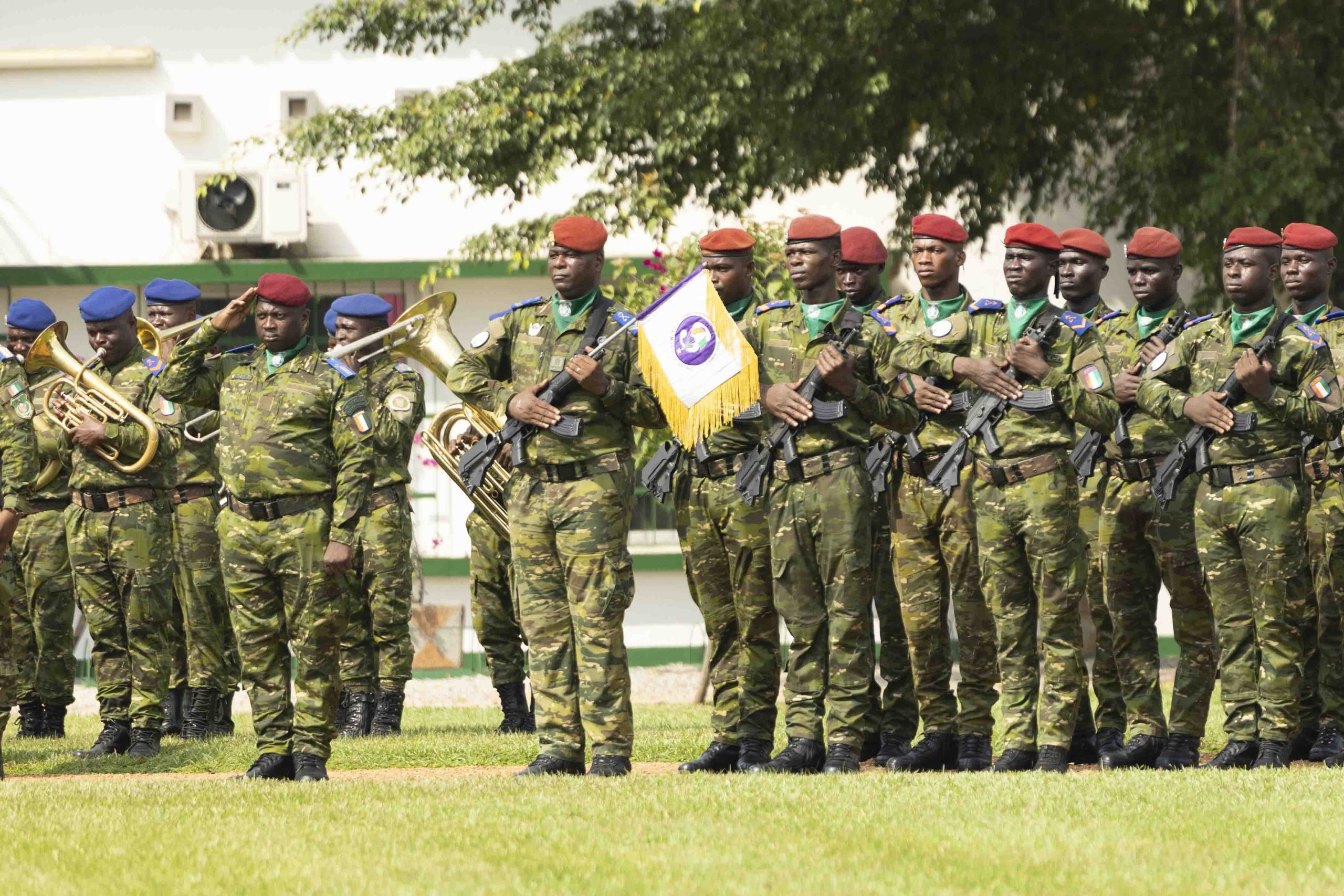 La base militaire française (43è BIMA), implantée dans la commune de Port-Bouët, a été officiellement rétrocédée à l'armée ivoirienne.